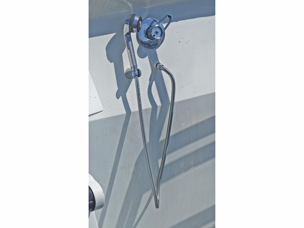  Deck equipment